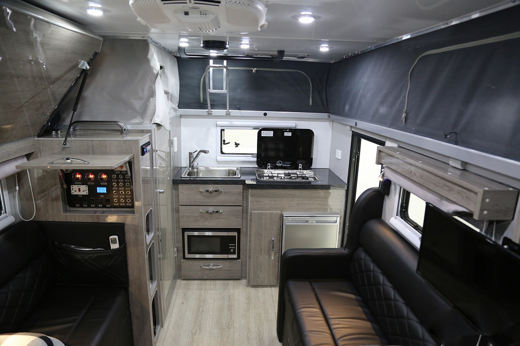 22ft 14ft 16ft Off Road Caravans For Sale  Only Black Tent Camper With HD AM/FM Radio Bluetooth