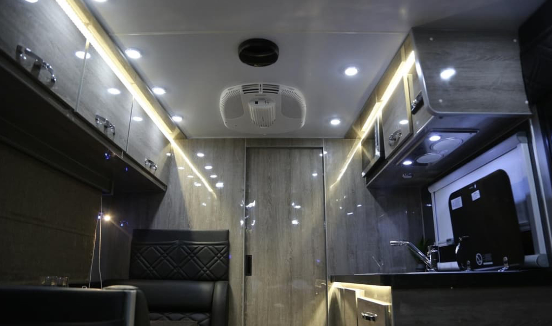 Luxury Off Road Caravan Camper Van Integrated Sink 3 Burner Hob Home Like Dining