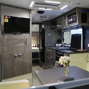 6 5 4 3 2 Person Off Road Caravan Towing  Refrigerator Stove Oven Microwave Separate Toilet Shower All Round