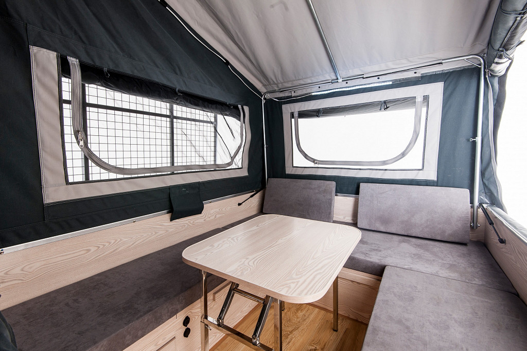 Off Road Camper Car Van With Black Independent Suspension Galvanized Coated Tow Bar To Ha