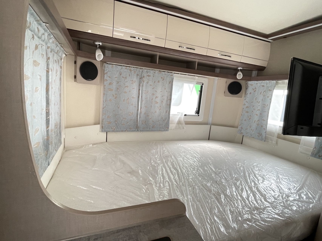 5 3 4 Person Off Road Caravan Mid-Size Road Caravan Equipped With Complete Living System