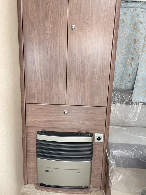 5 3 4 Person Off Road Caravan Mid-Size Road Caravan Equipped With Complete Living System
