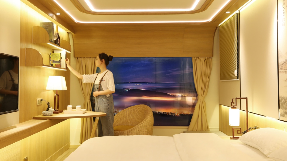 Counter Booth Meeting Area Hotel Trailer With Double Bed Eco Friendly Curtain Luxury Camper Trailer Rv