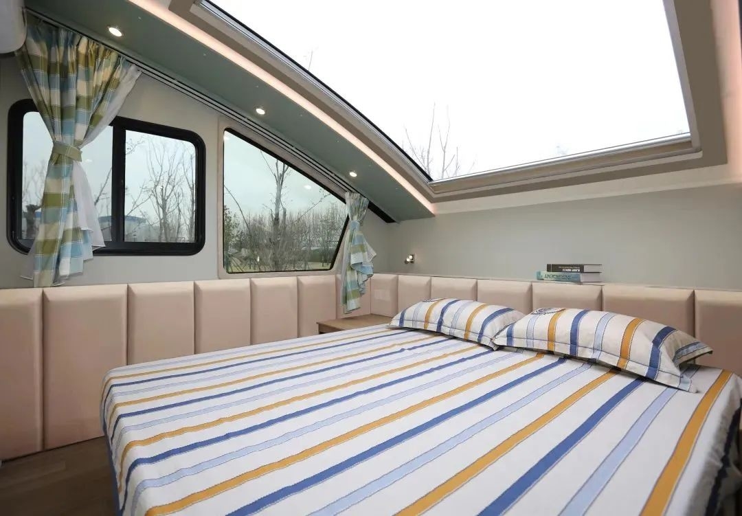 Luxury Hotel Caravan, Luxury Trailer, Hotel Trailer, Richly Equipped, Luxury, 4X4 Trailer，Parent-child trailer RV